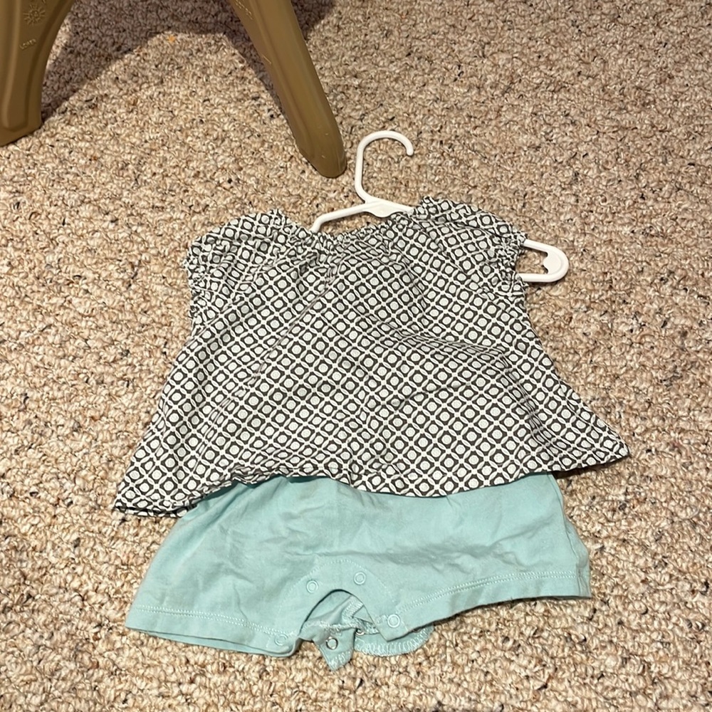 ROBEEZ 0-3 mo bodysuit EUC